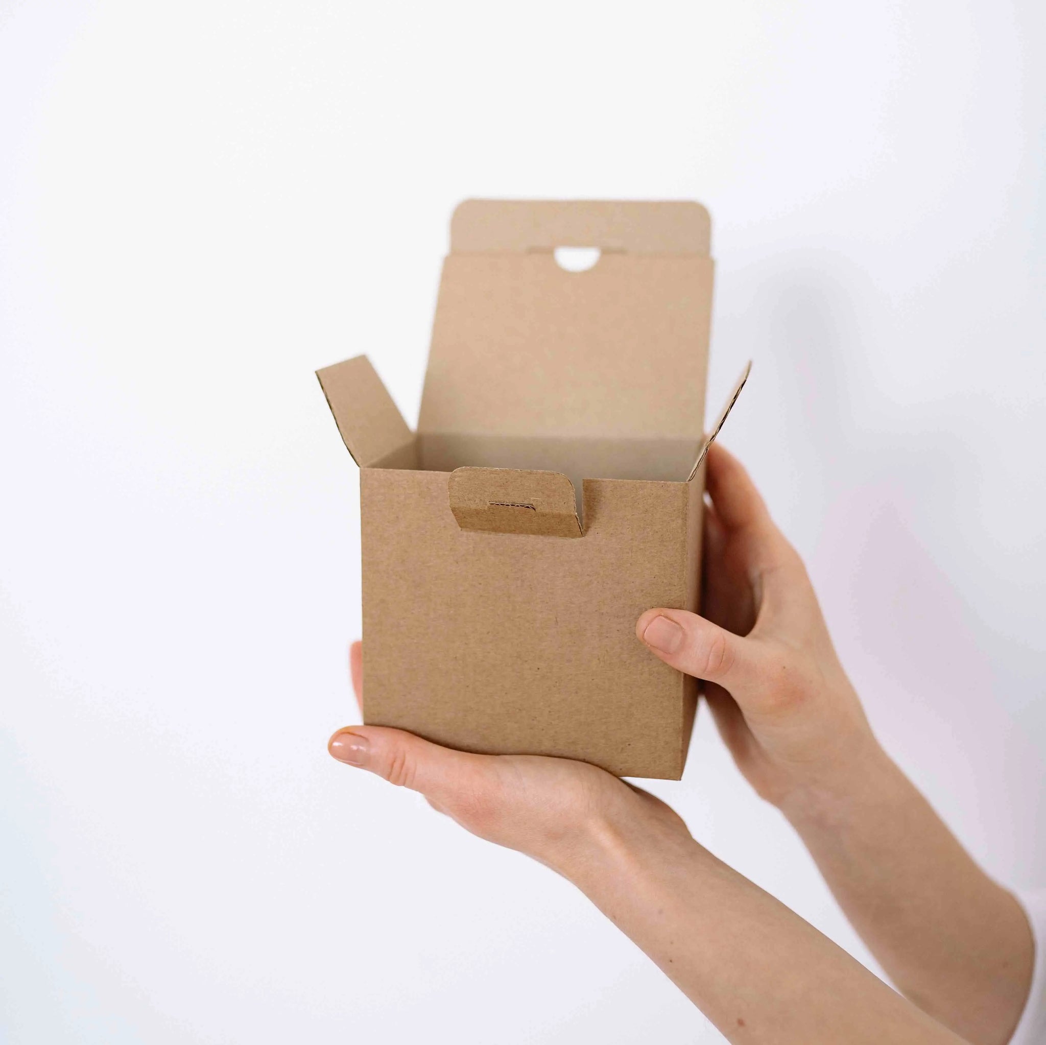 Wonder shipping box from 100% recycled material